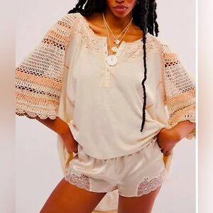 Free People crochet me pullover sold out online size Medium EUC PTP 25”